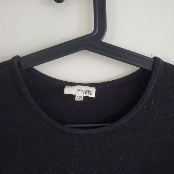 Aritzia t-shirt - Picture 2 of 2